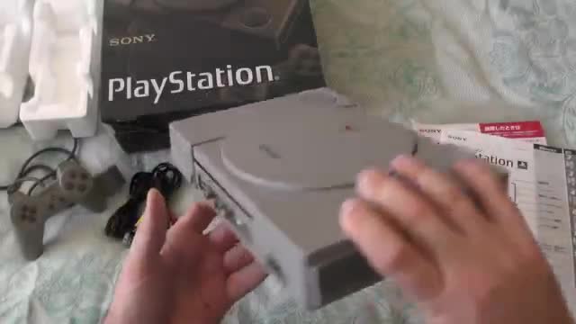 生活短片 · 第12集 · Sony Playstation SCPH-1000 - Распаковка