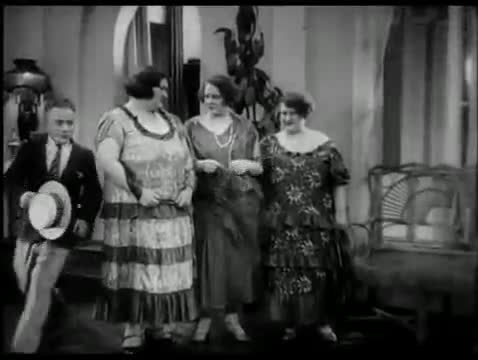 苏联歌舞 · 第5集 · Веселые ребята - Jolly Fellows
