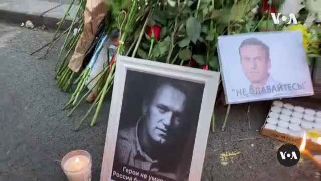 VOA 俄语新闻 · Crowds in Belgrade Mourn Alexey Navalny - VOA News