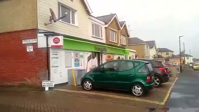 英国的邮局为什么总开在小店里？